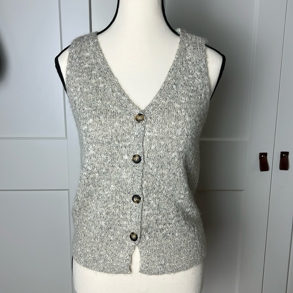 Sadie & Sage Jackets & Blazers - Sadie & Sage Gray button down knit vest tank top